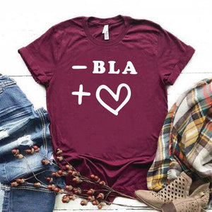 Camiseta estampada tipo T-shirt  MENOS BLAH MAS AMOR