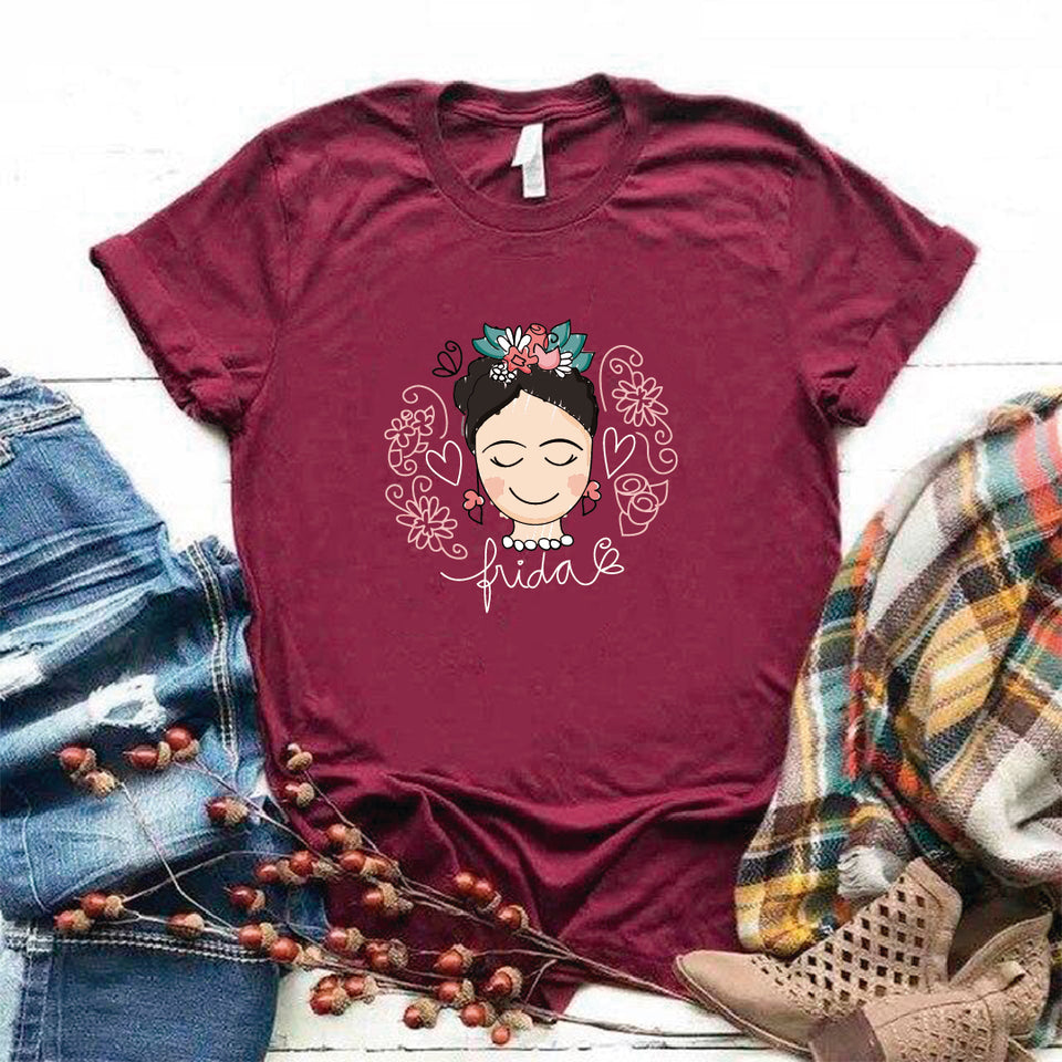 Camiseta estampada tipo T- shirt FRIDA KAHLO CORAZONES Y ROSAS