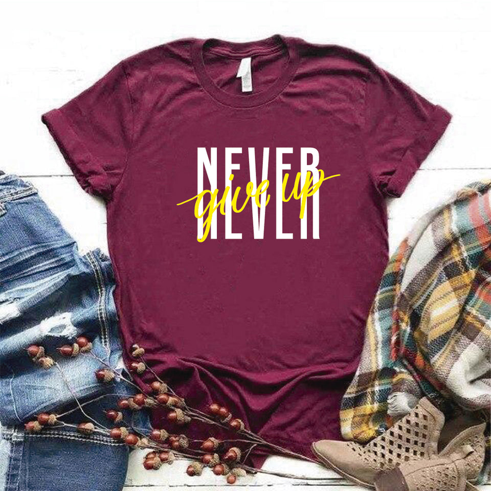 Camisa estampada  tipo T-shirt  NEVER GIVE UP