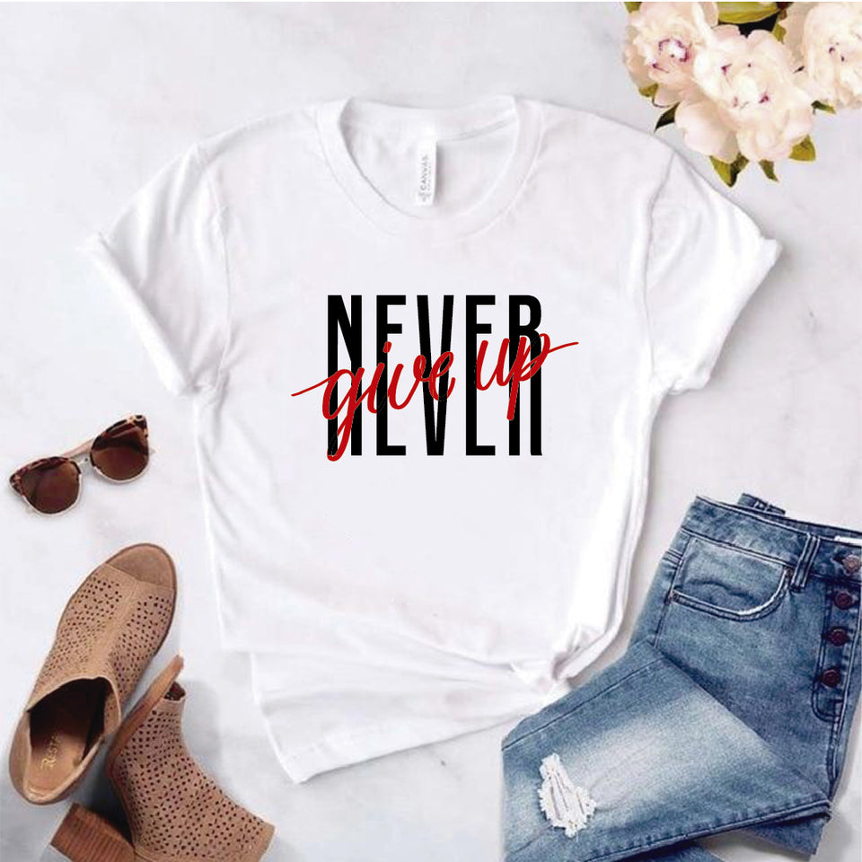 Camisa estampada  tipo T-shirt  NEVER GIVE UP