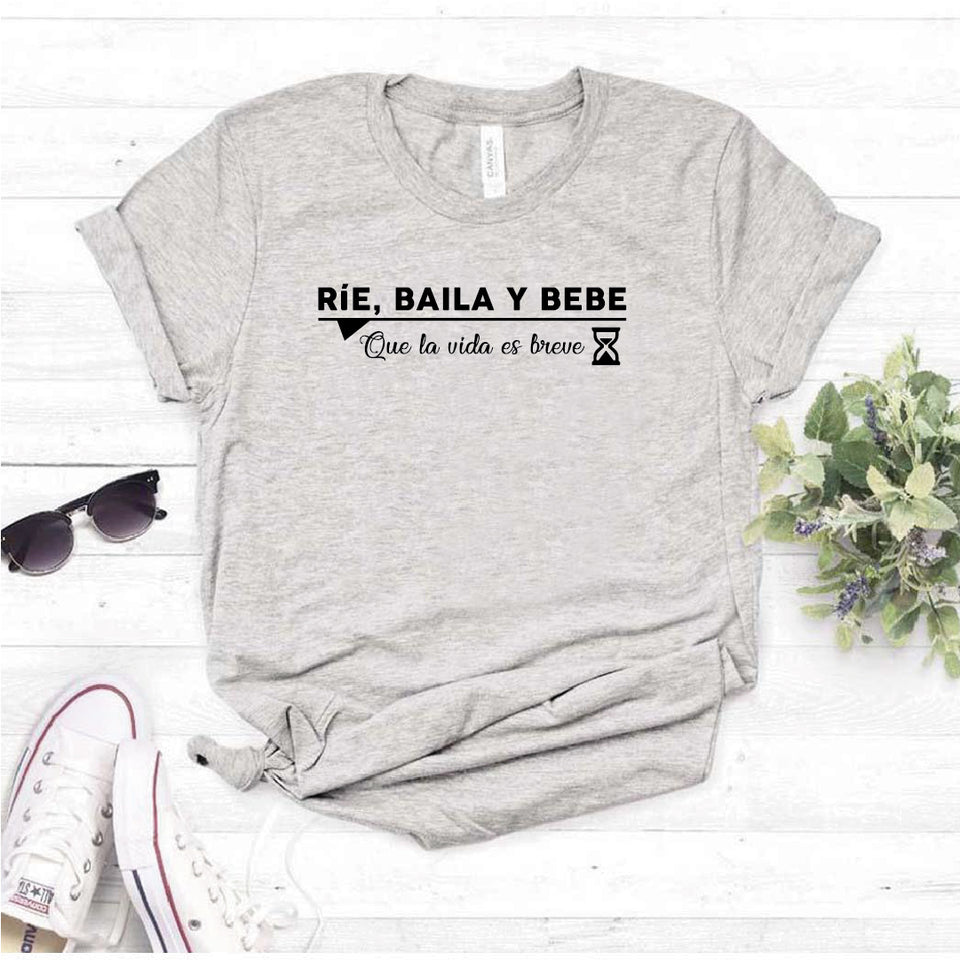 Camiseta tipo T-shirt Rie, baila y bebe