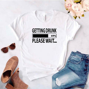 Camisa estampada tipo T- shirt GETTING DRUNK PLEASE WAIT