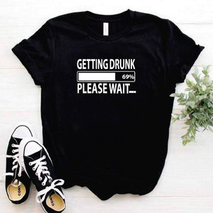 Camisa estampada tipo T- shirt GETTING DRUNK PLEASE WAIT