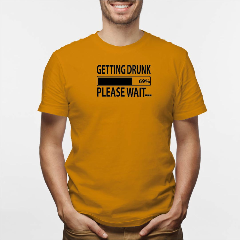 Camisa estampada para hombre  tipo T-shirt GETTINGDRUNK PLASE WAIT