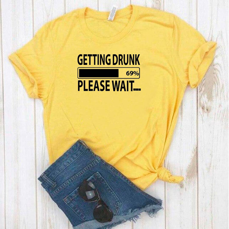 Camisa estampada tipo T- shirt GETTING DRUNK PLEASE WAIT