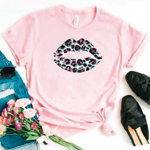 Camisa estampada en algodon para mujer tipo T- shirt labios azul rosado y negro