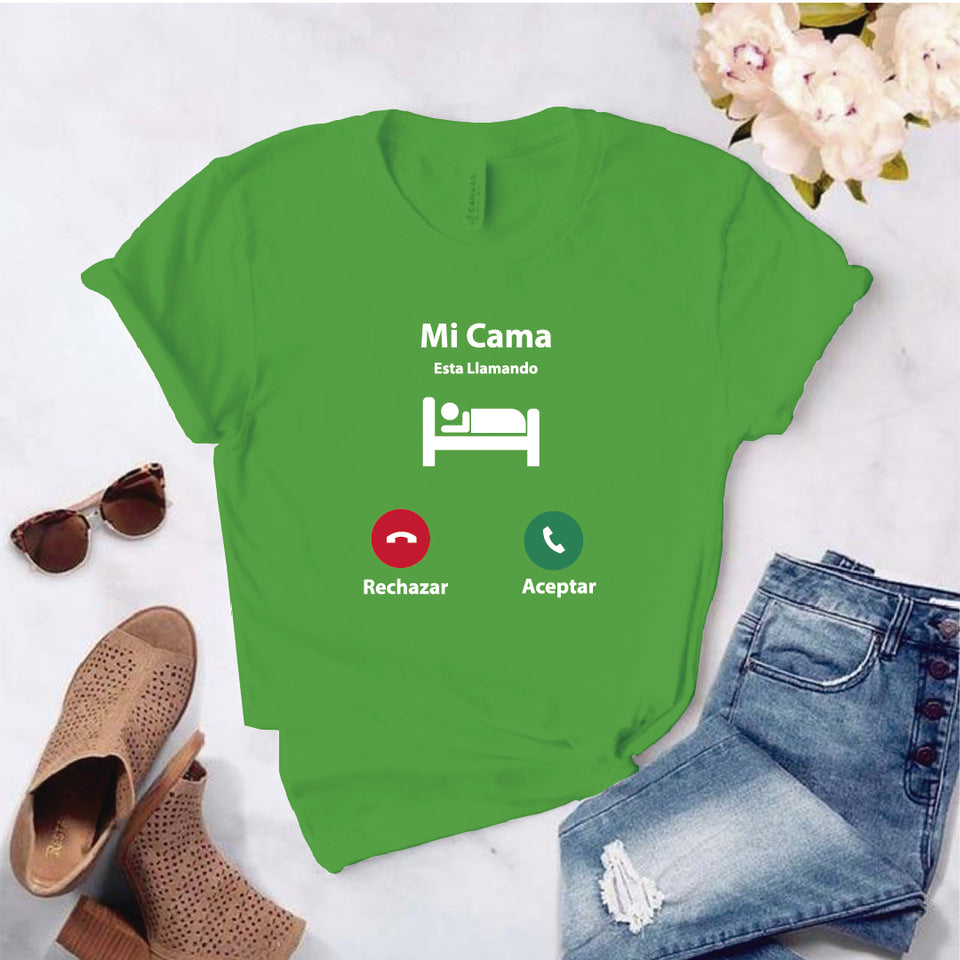 Camisa estampada  tipo T-shirt MI CAMA ME LLAMA