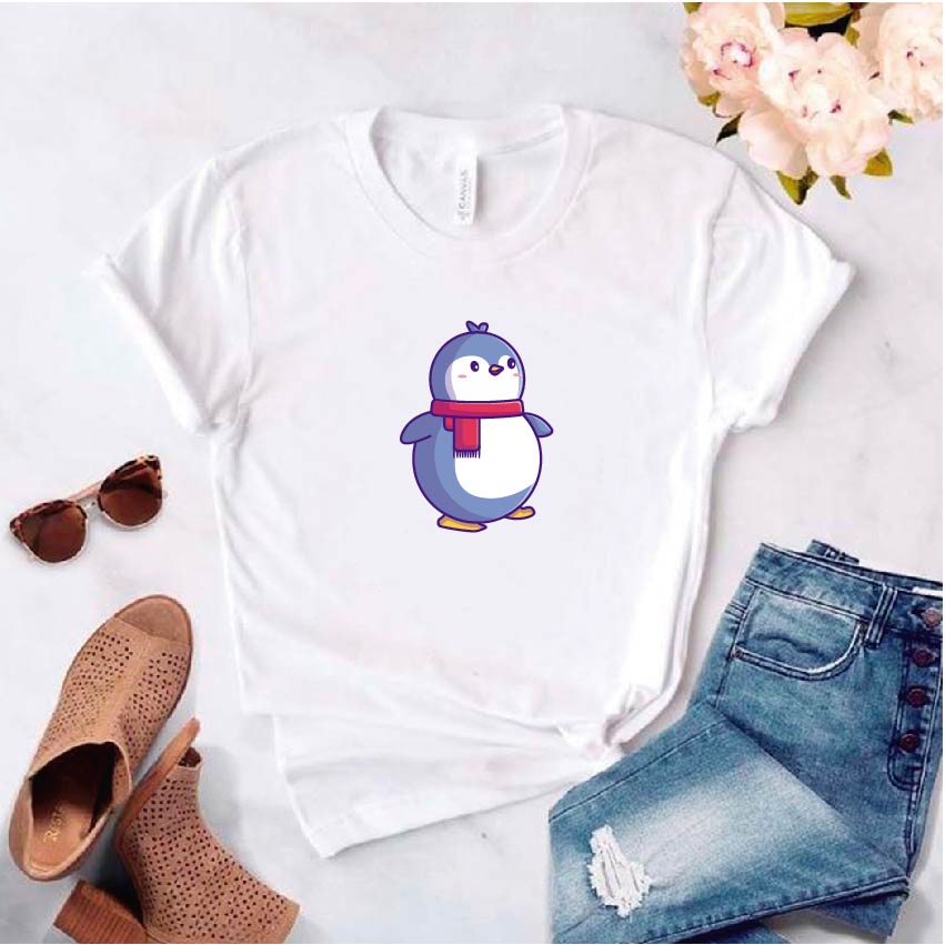 Camisa estampada tipo T-shirt de polialgodon (navidad) pingüino con bufanda