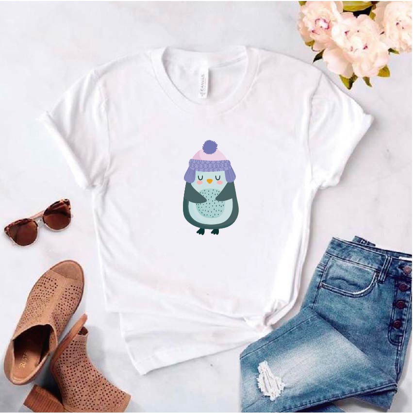 Camisa estampada tipo T-shirt de polialgodon (navidad) pingüino con gorro