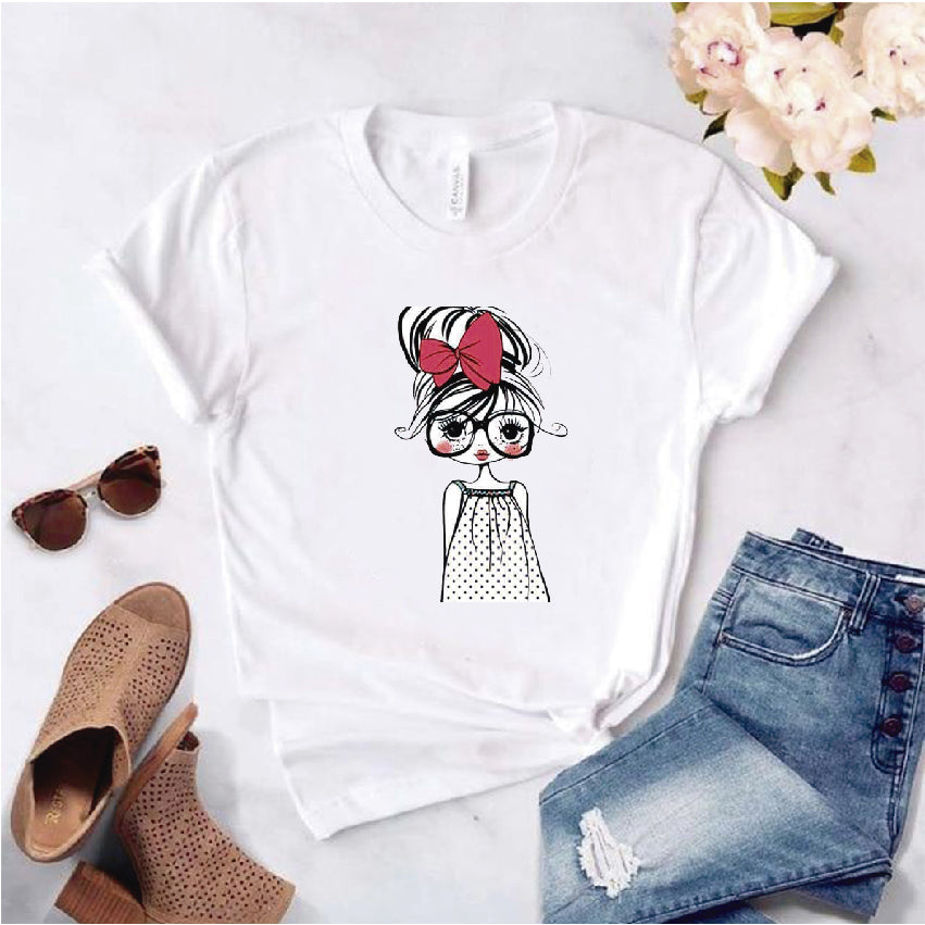 Camisa estampada  tipo T-shirt  de polialgodon muñeca niña lentes